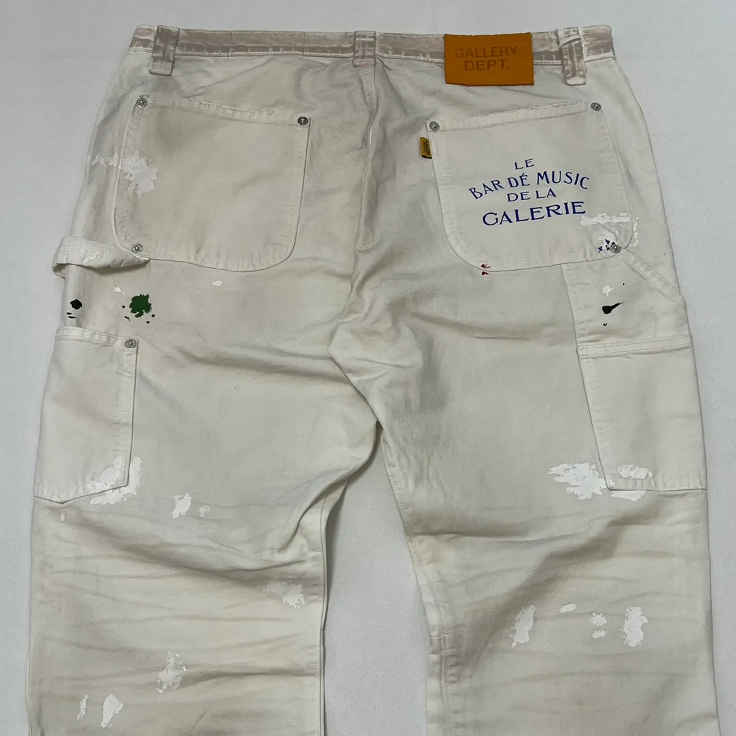 GALLERY DEPT. PAINTED CARPENTER FLARE graffiti logging pants, size 30/32/34/36, pure logging workwear style! Super heavy industry, mud dyeing and cleaning, worn out holes, all molded and customized, accessories are complete and correct! Artificial ink graffiti, tedious and heavy work